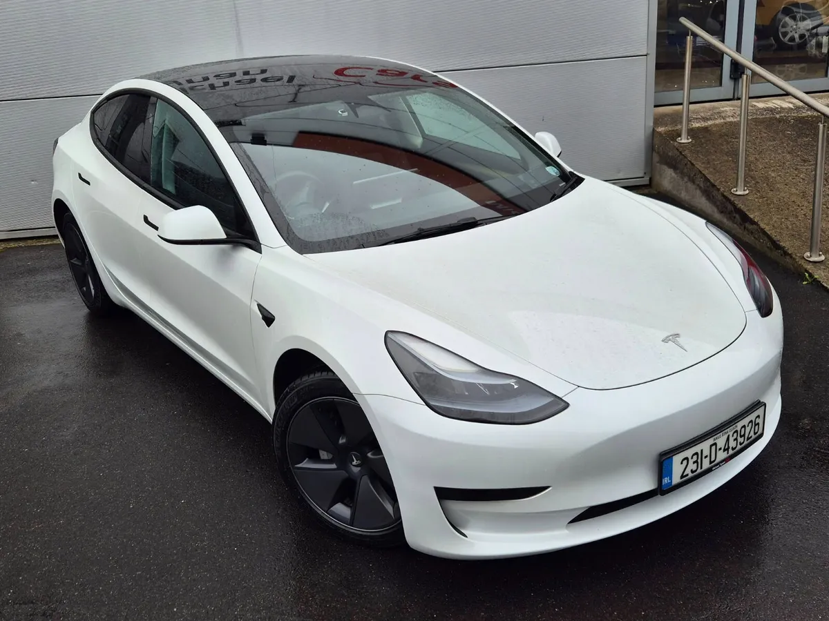 2023 Tesla 3 Standard, Black Leather, CarPlay - Image 3