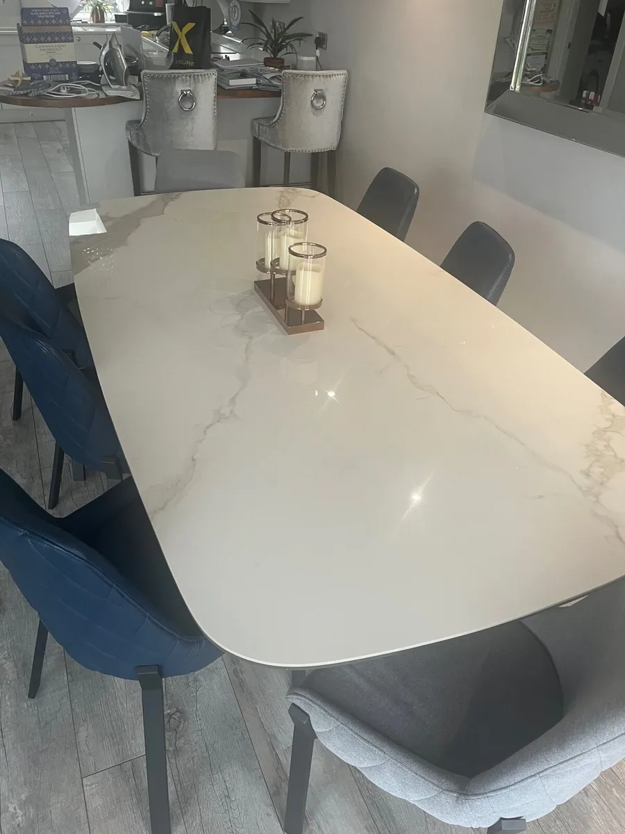 Dining table and chairs - Image 3