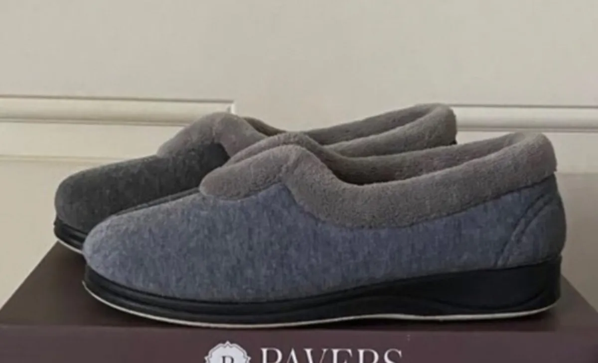 NEW womens memory foam slippers - Image 3