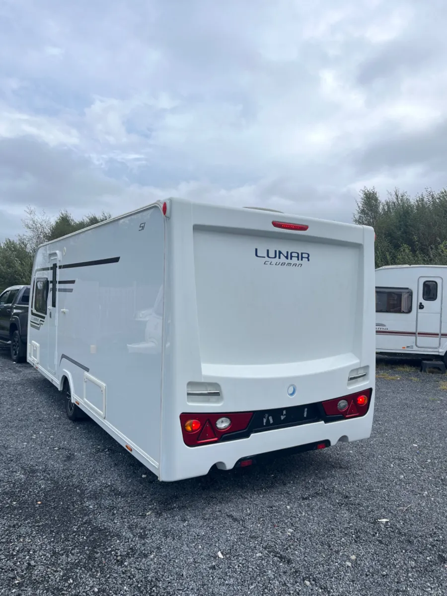 Lunar 4 Berth Fixed Island Bed Caravan - Image 2
