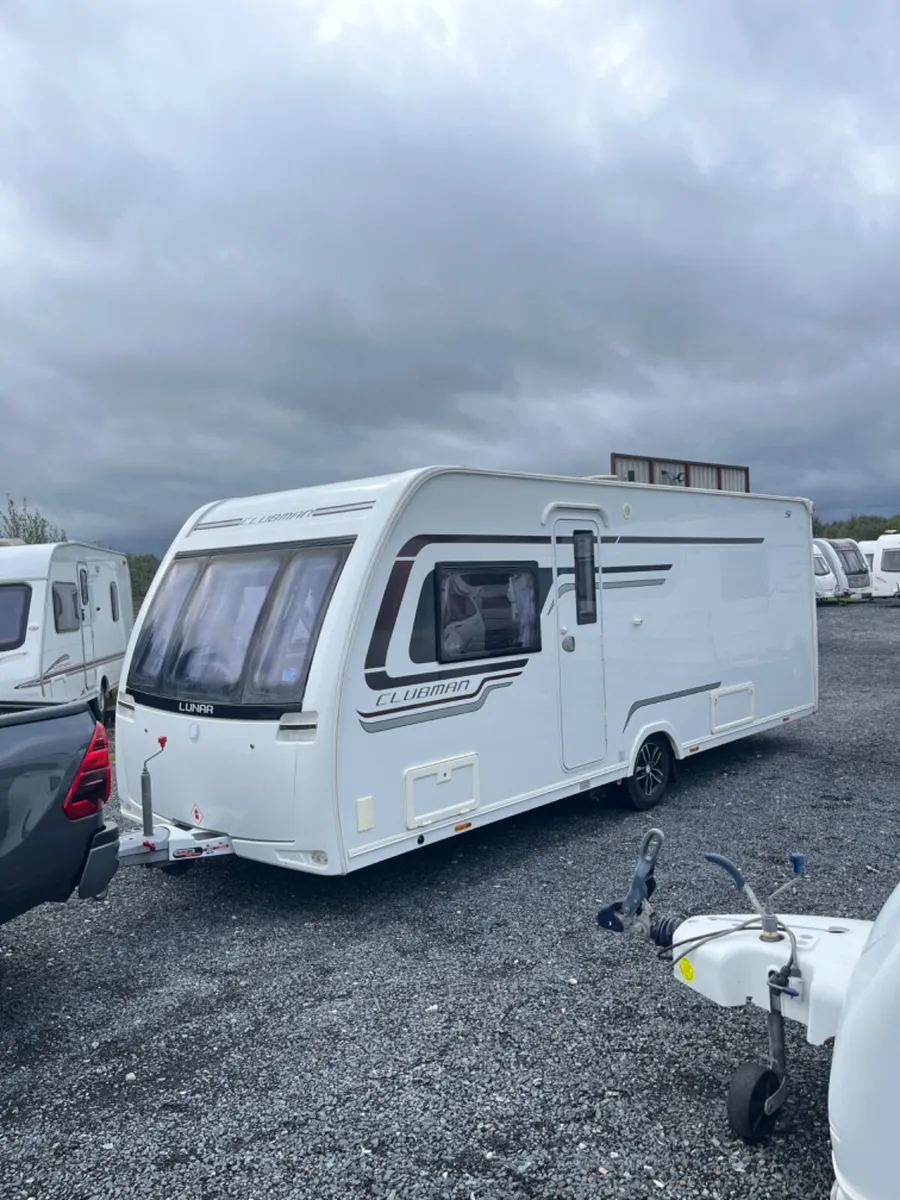 Lunar 4 Berth Fixed Island Bed Caravan - Image 1