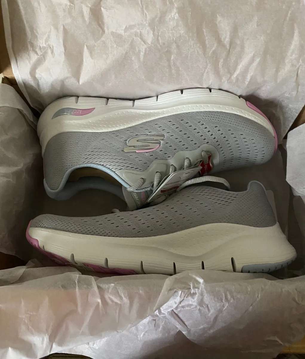 NEW Skechers arch fit - Image 3