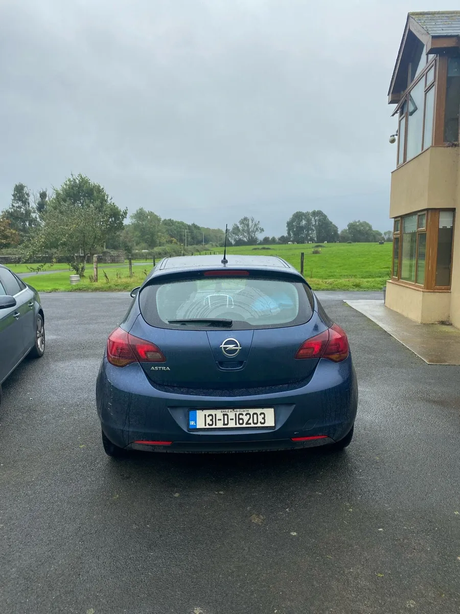 Opel Astra car - Image 2