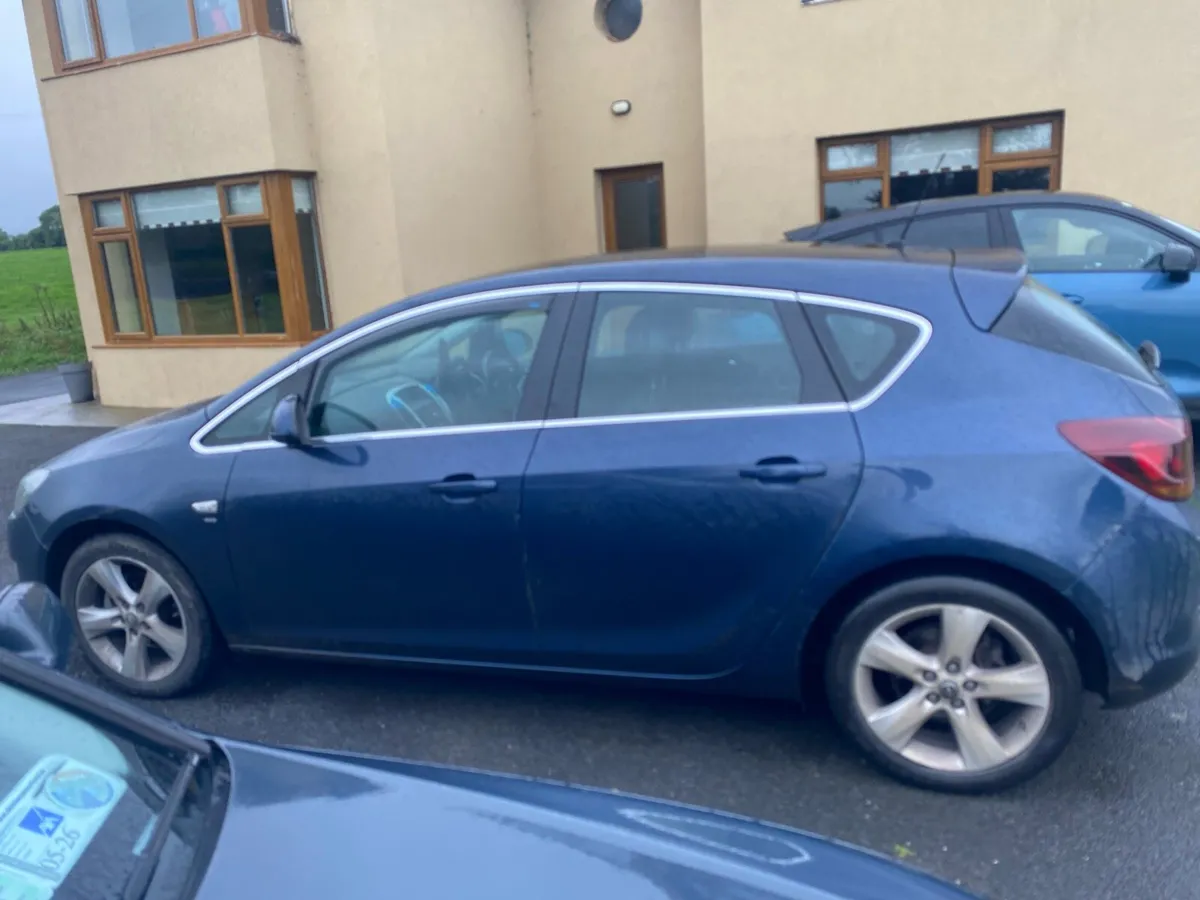 Opel Astra car - Image 3