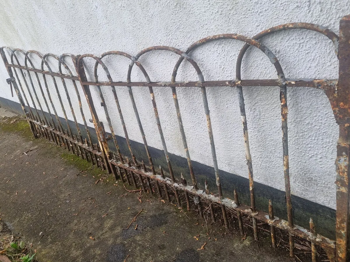 Antique 10ft gates - Image 1
