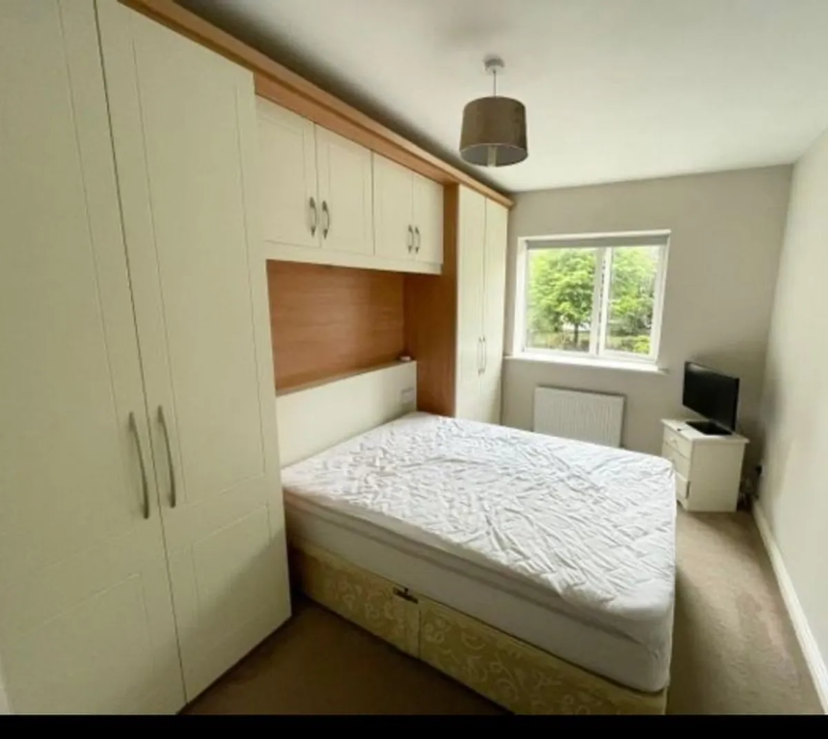 Double bed - base and mattress - Image 1