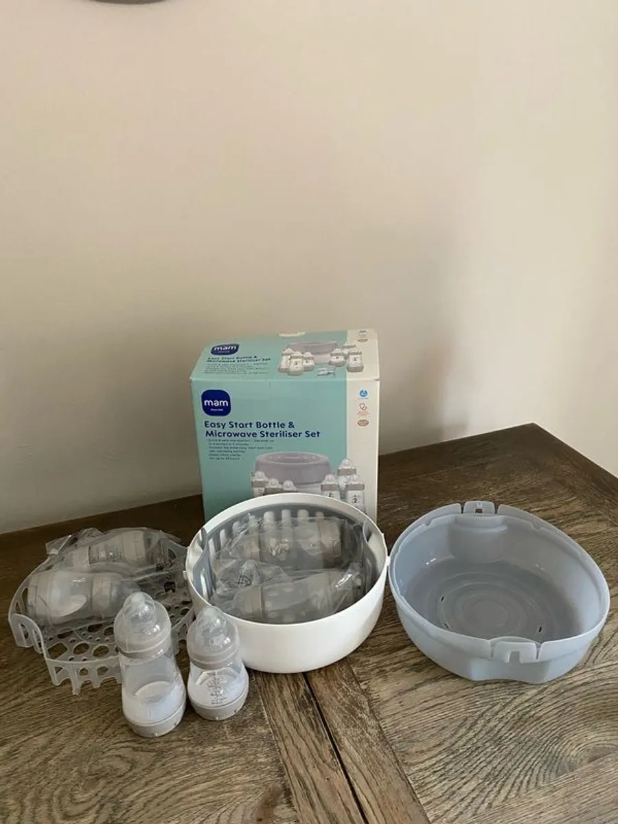 MAM Easy Start Microwave Steam Steriliser and Anti-Colic Baby Bottles Set - Image 1