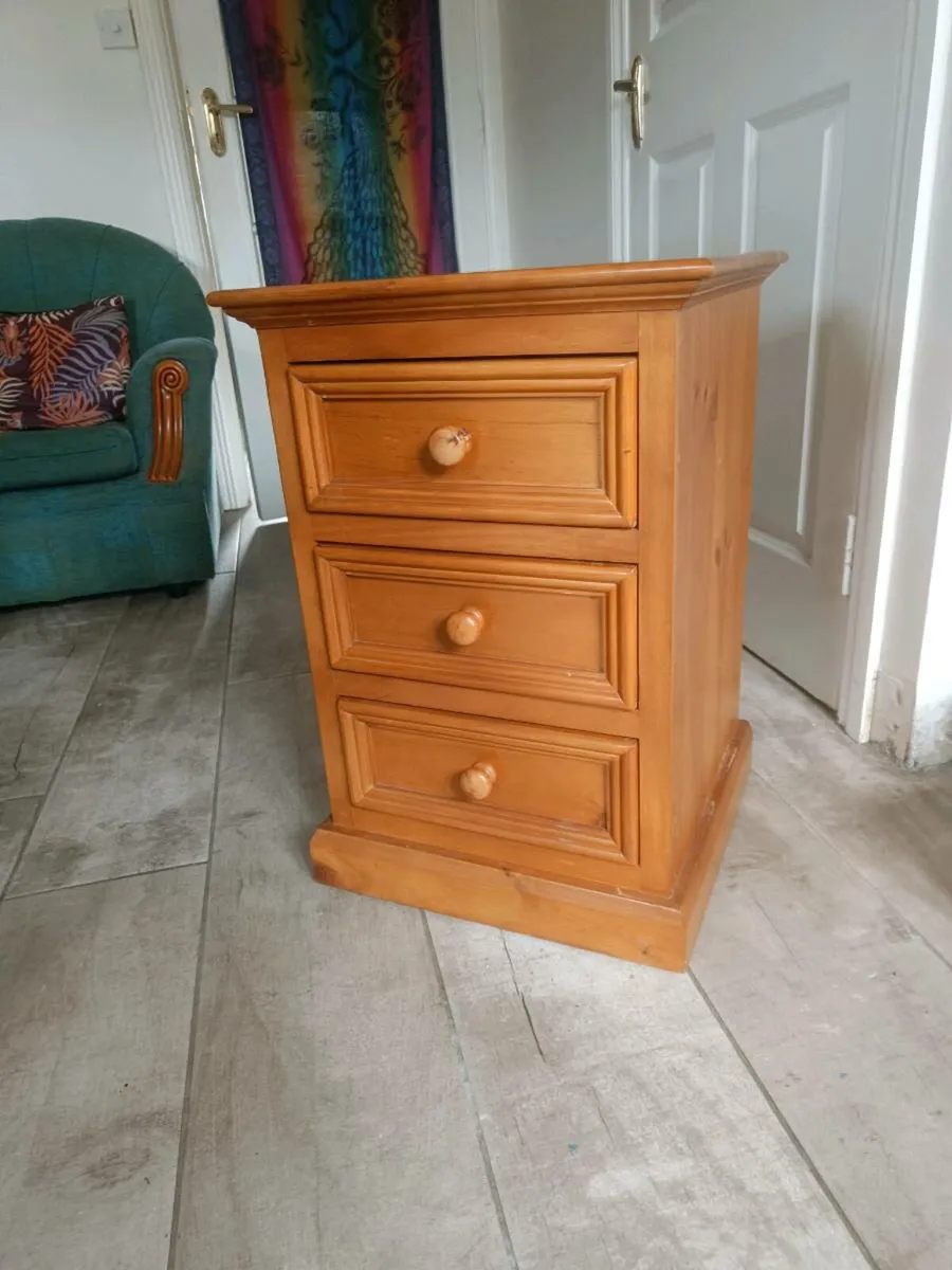 Night stand - Image 1