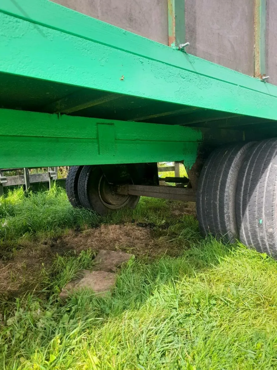 Cattle trailer. - Image 1