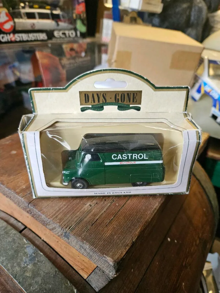 Corgi Lledo Castrol Oil Van - Image 1