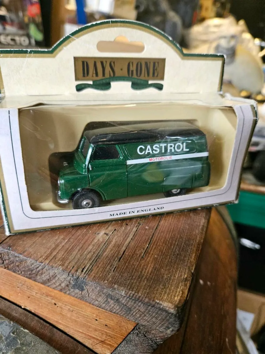 Corgi Lledo Castrol Oil Van - Image 2