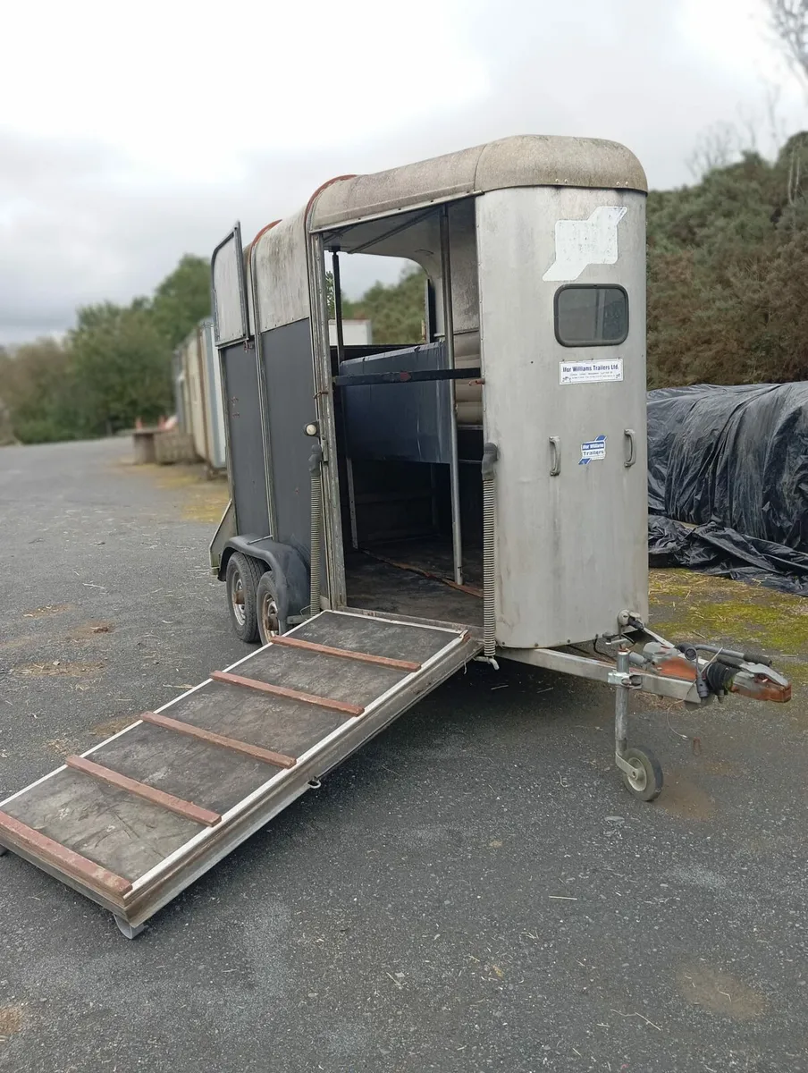 505 horse box - Image 2