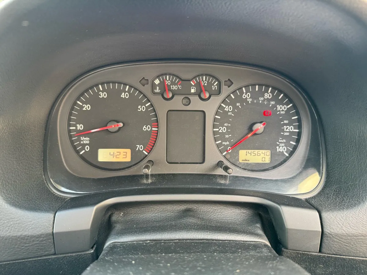 VW Bora 2001 silver - Image 4
