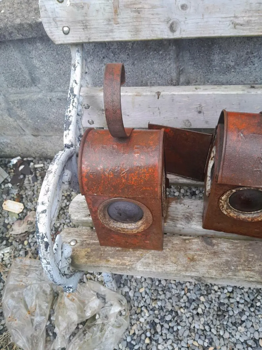 Two vintage road lamps - Image 1