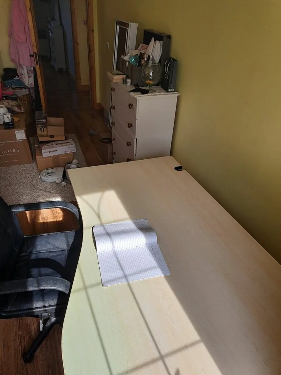 Office desk - Image 2