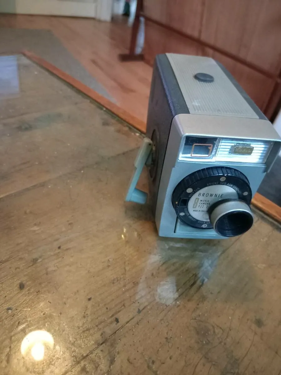 vintage kodak brownie movie camera - Image 1