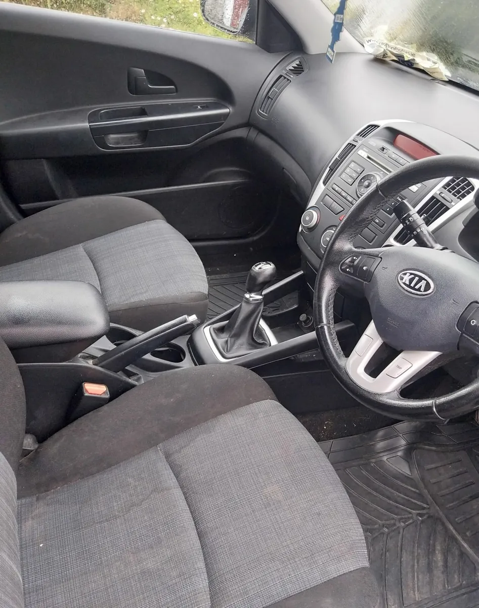 Kia Ceed 2010 - Image 3
