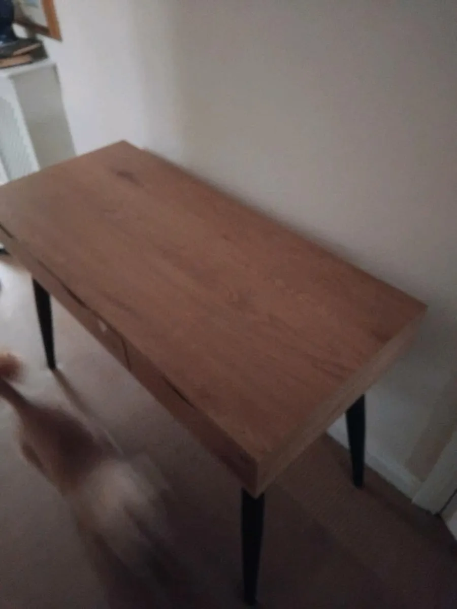 Conputer table - Image 1