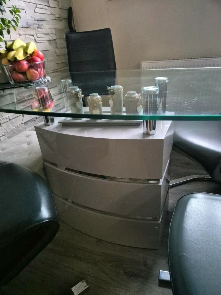 Kitchen table - Image 3