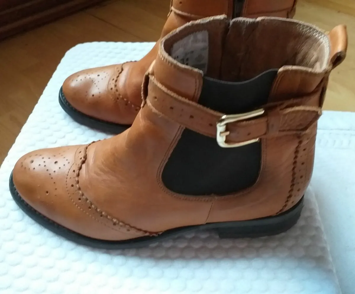 LADIES BOURBON TANNED CHELSEA  BOOTS-SIZE 6UK/EU39 - Image 4