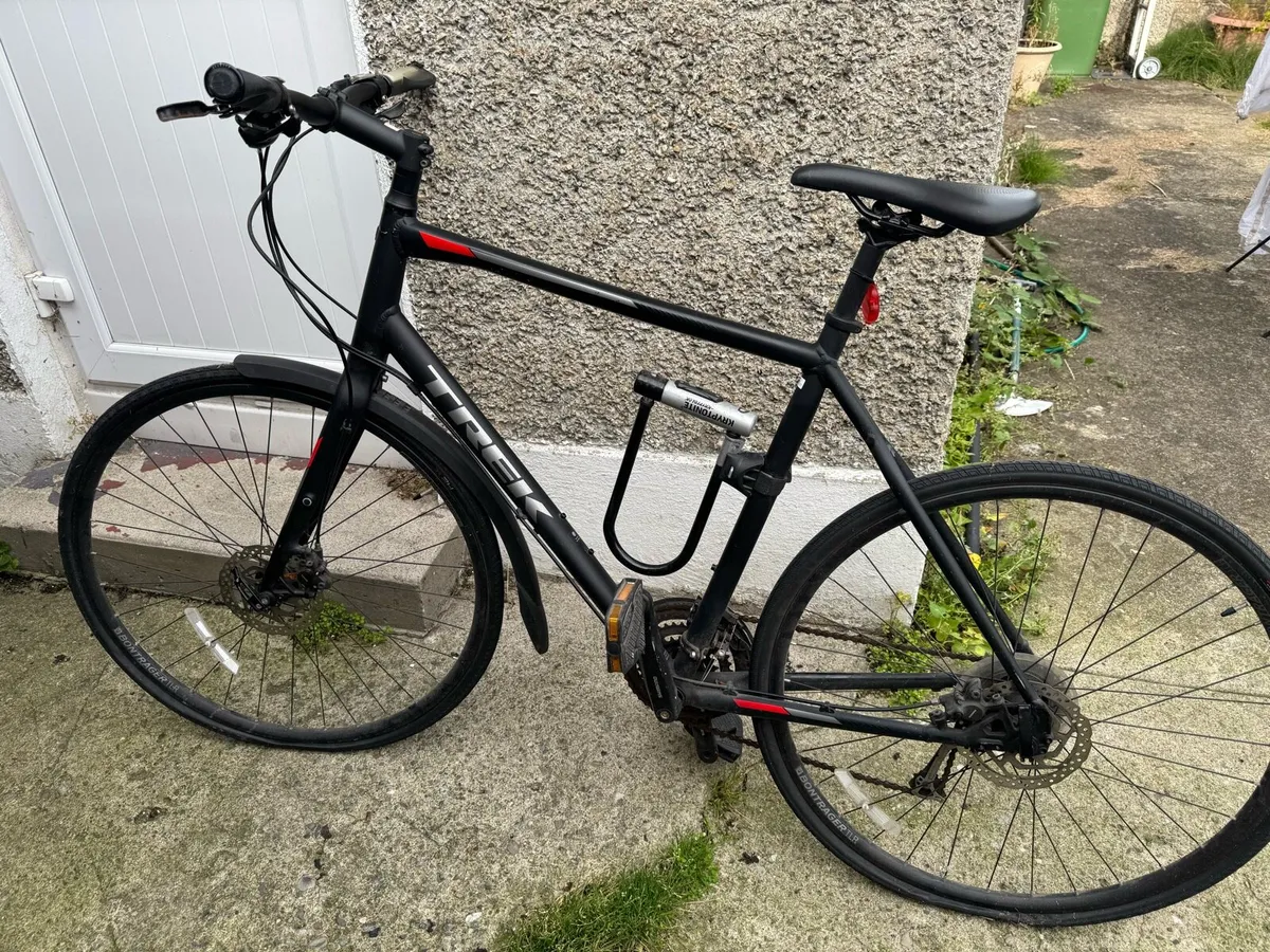 Trek FX 3 Disc Hybrid Bike - Image 2