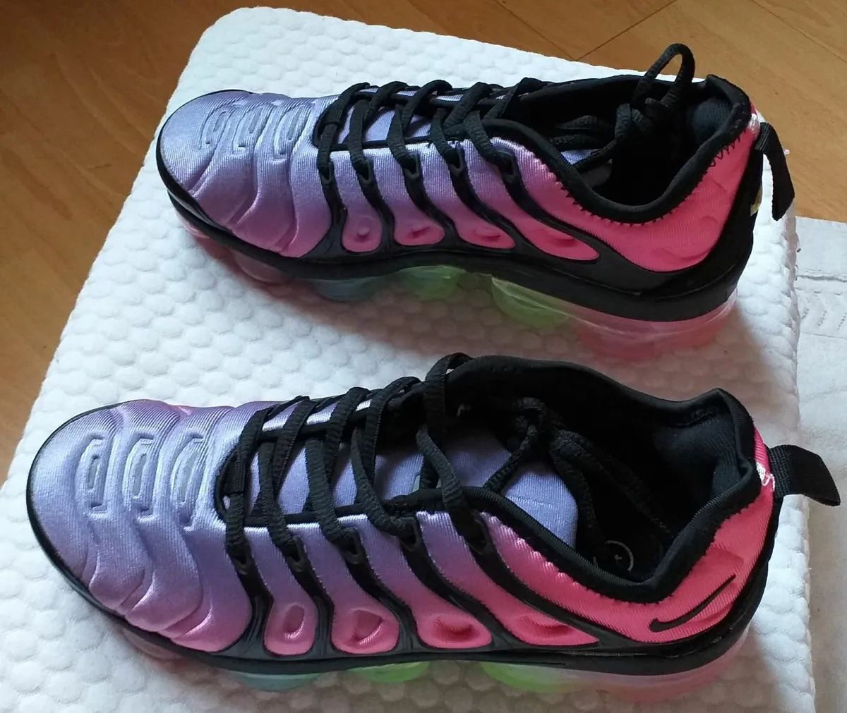 LADIES NIKE RAINBOW TRAINERS-SIZE4 /EU 37 - Image 1