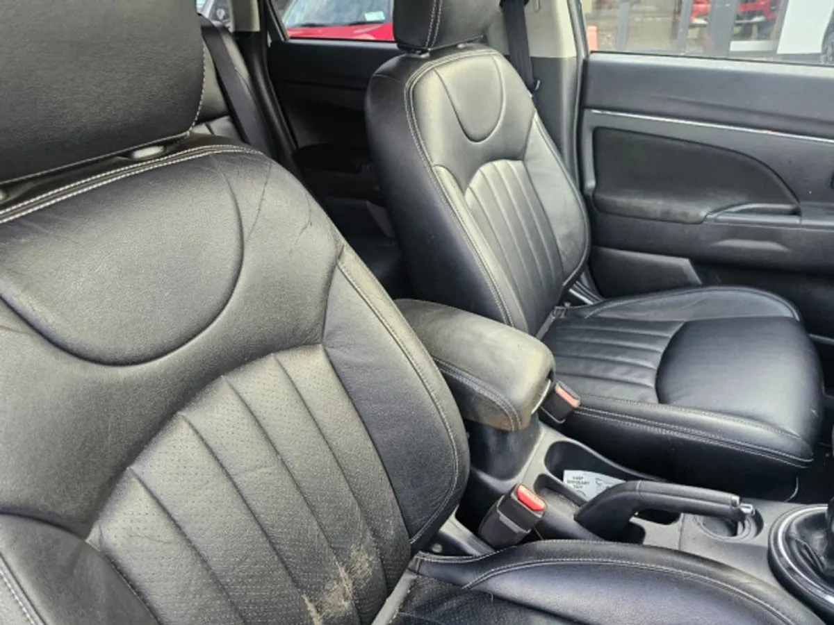 Mitsubishi ASX 1.6 DID Instyle  E6 4DR - Image 3