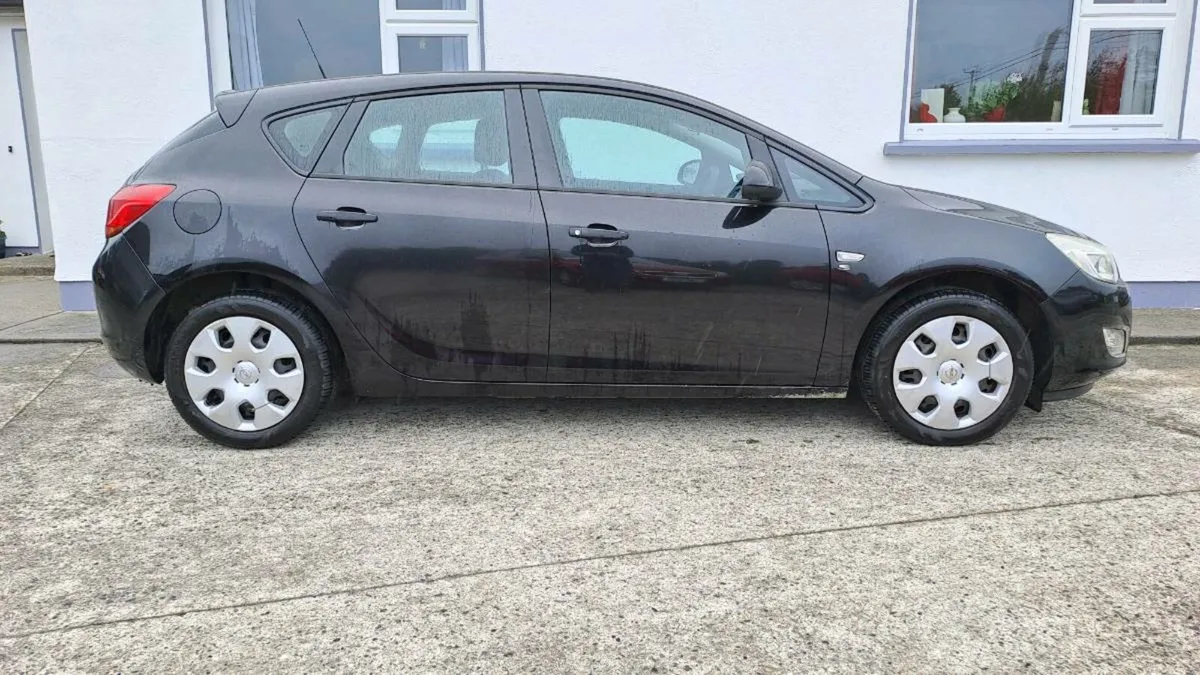 2010 Opel Astra 1.4 16v Petrol Taxed & Tested - Image 3