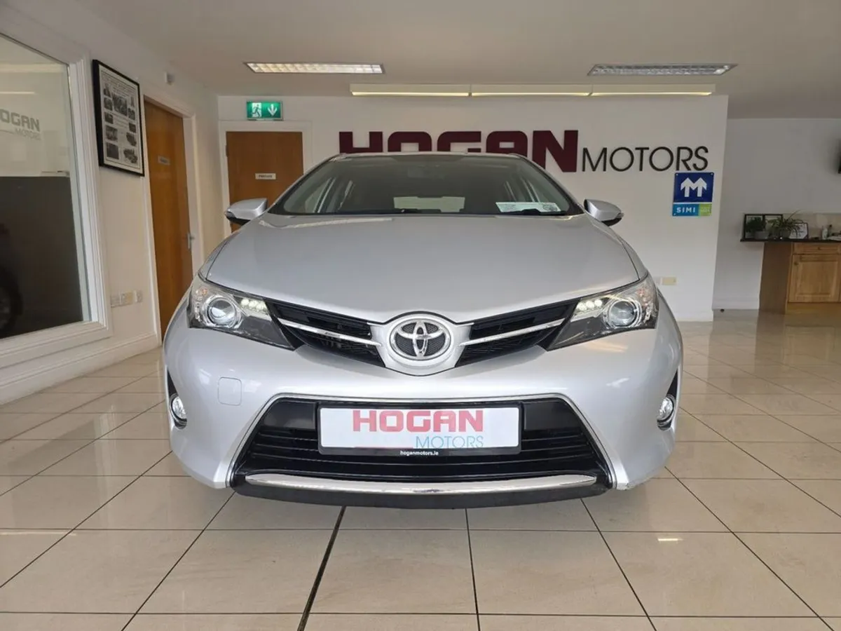 Toyota Auris 1.4 D-4d Aura 5Dr H/B - Image 2