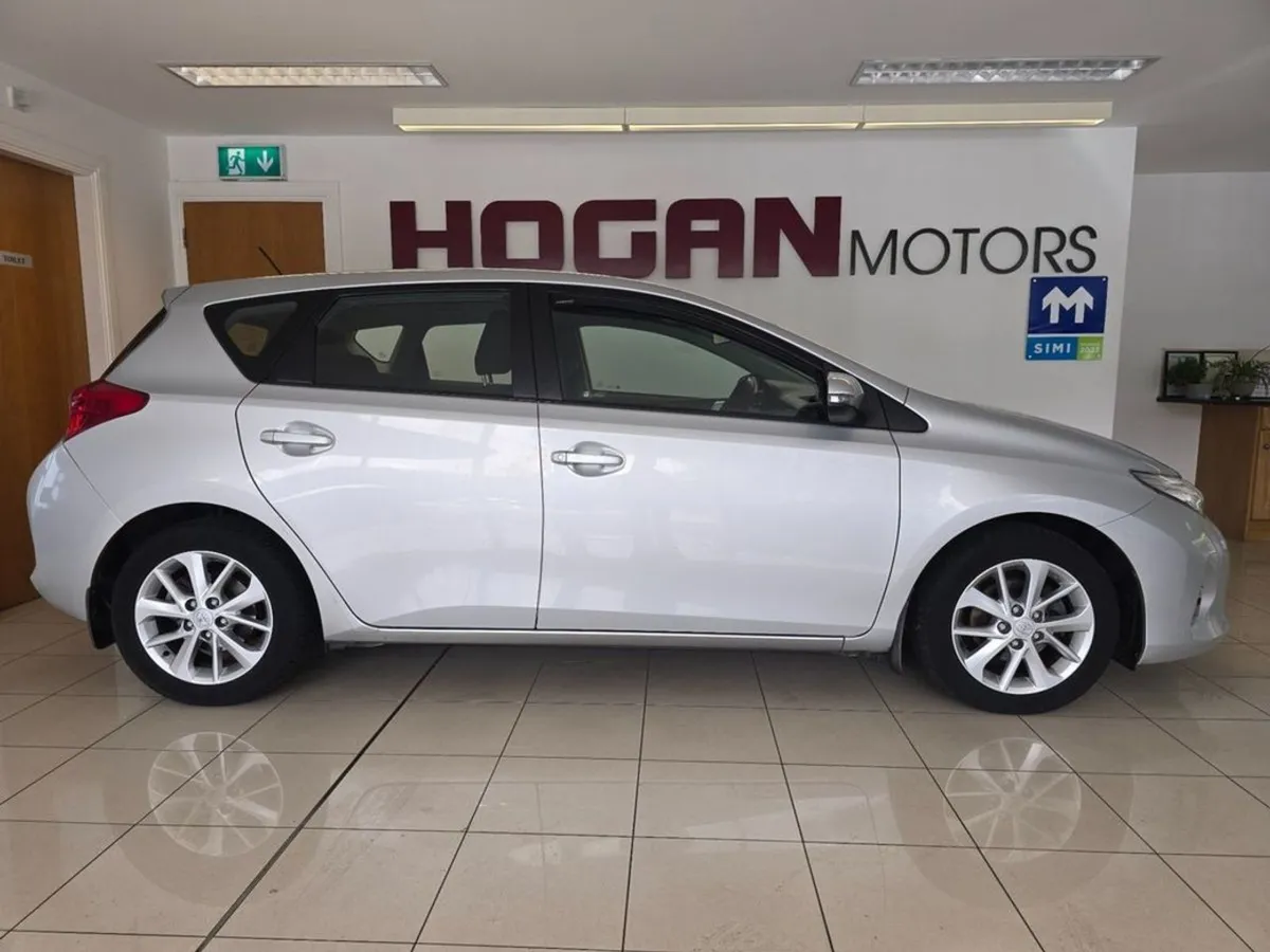 Toyota Auris 1.4 D-4d Aura 5Dr H/B - Image 3