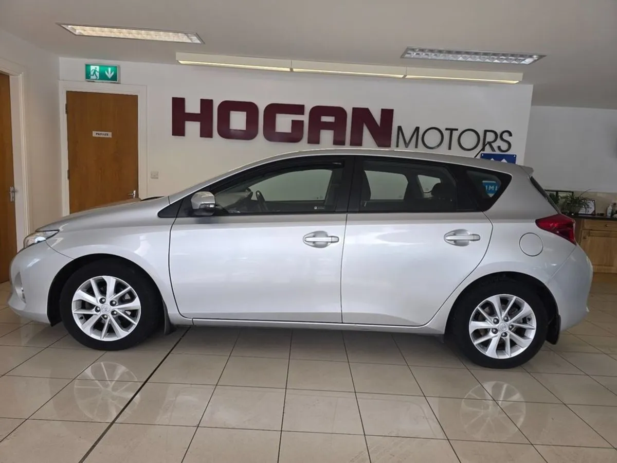 Toyota Auris 1.4 D-4d Aura 5Dr H/B - Image 4