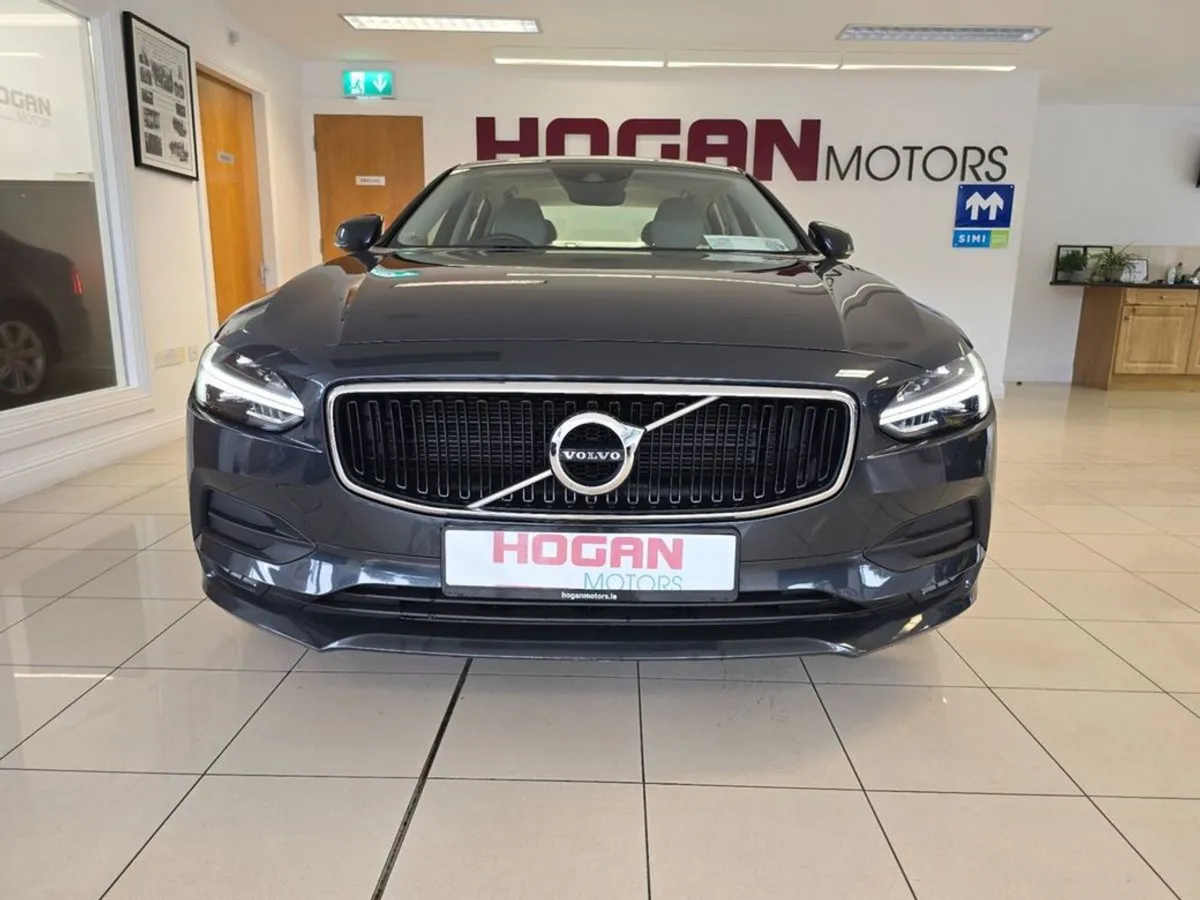 Volvo S90 D3 Momentum 4DR Saloon - Image 2
