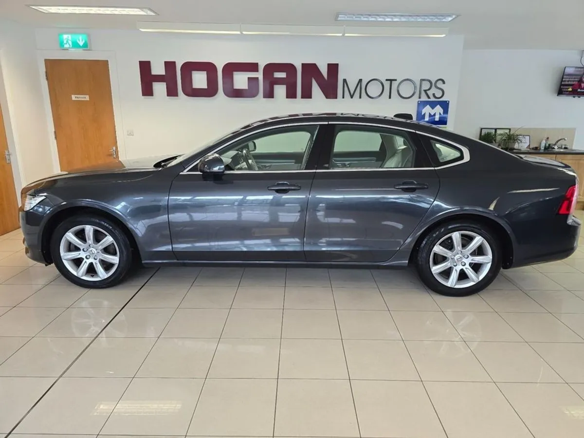 Volvo S90 D3 Momentum 4DR Saloon - Image 3