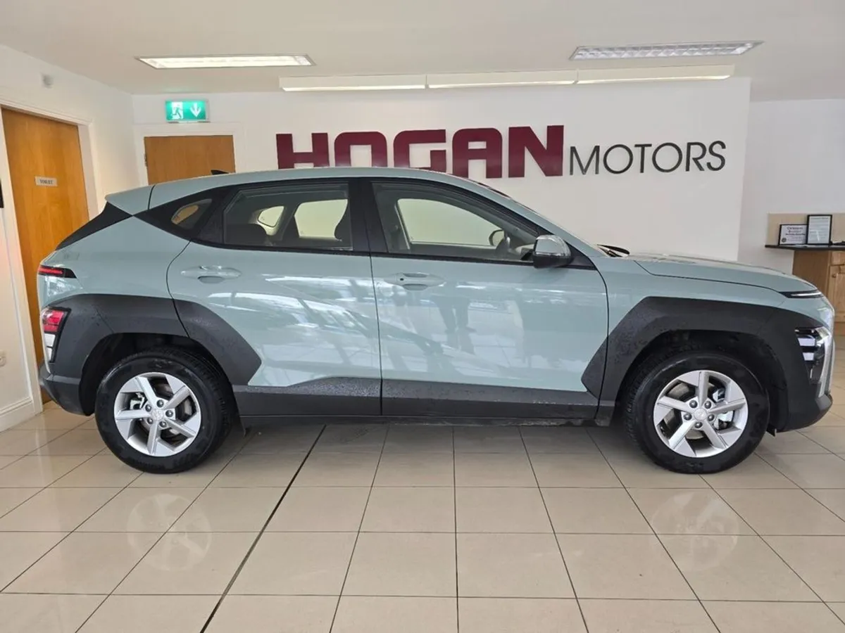 Hyundai Kona Hybrid Signature Automatic - Image 3