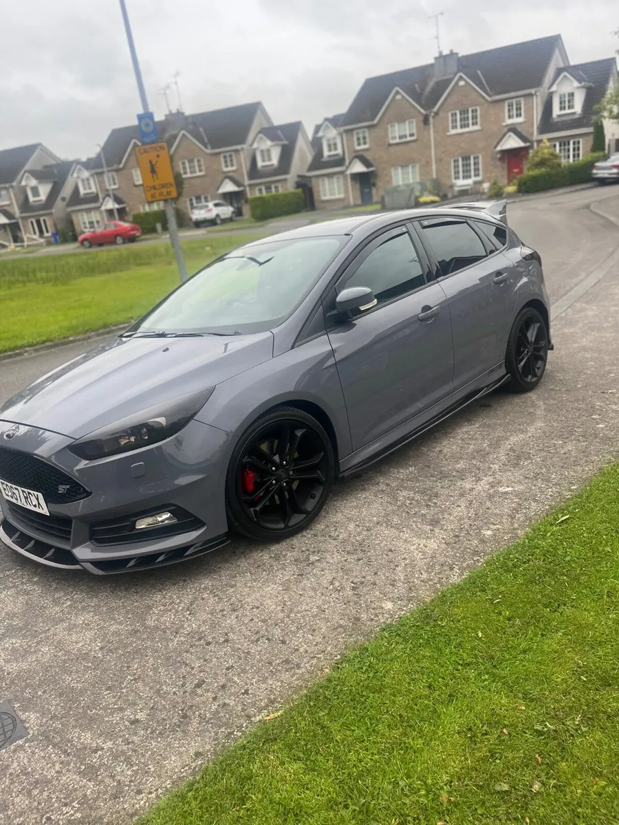 Ford Focus 2017 - Image 2
