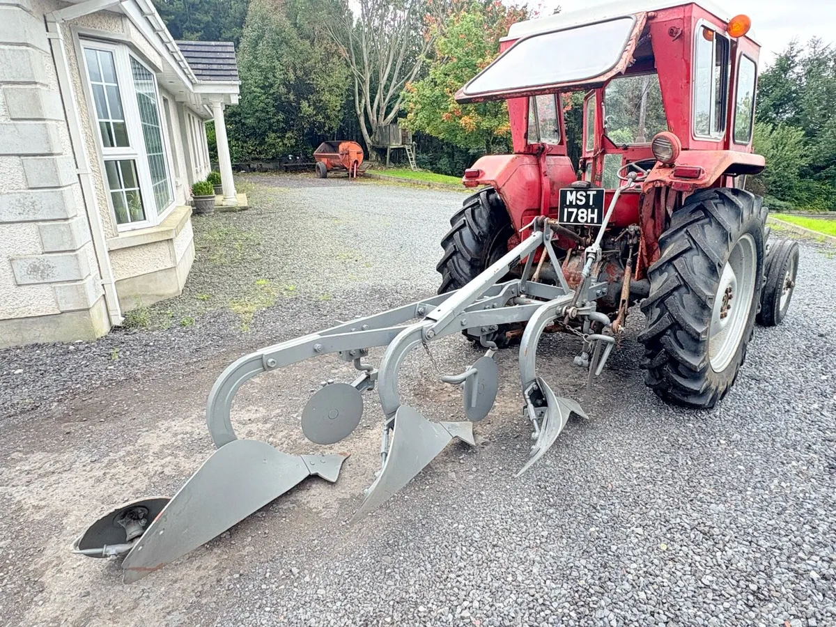Massey Ferguson 793 3 furrow Plough - Image 2