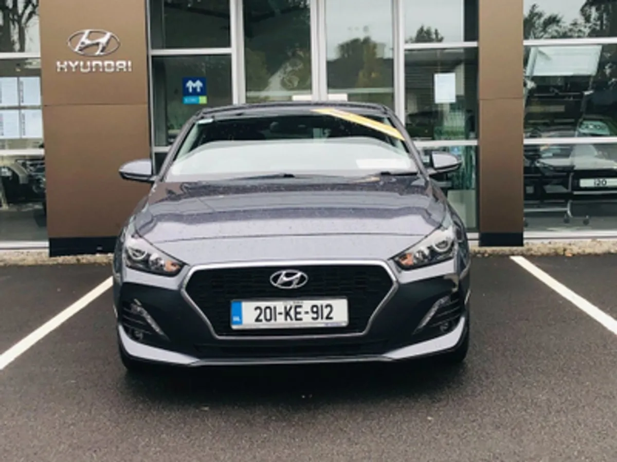 Hyundai i30 Fastback 1.0 Petrol - Image 2