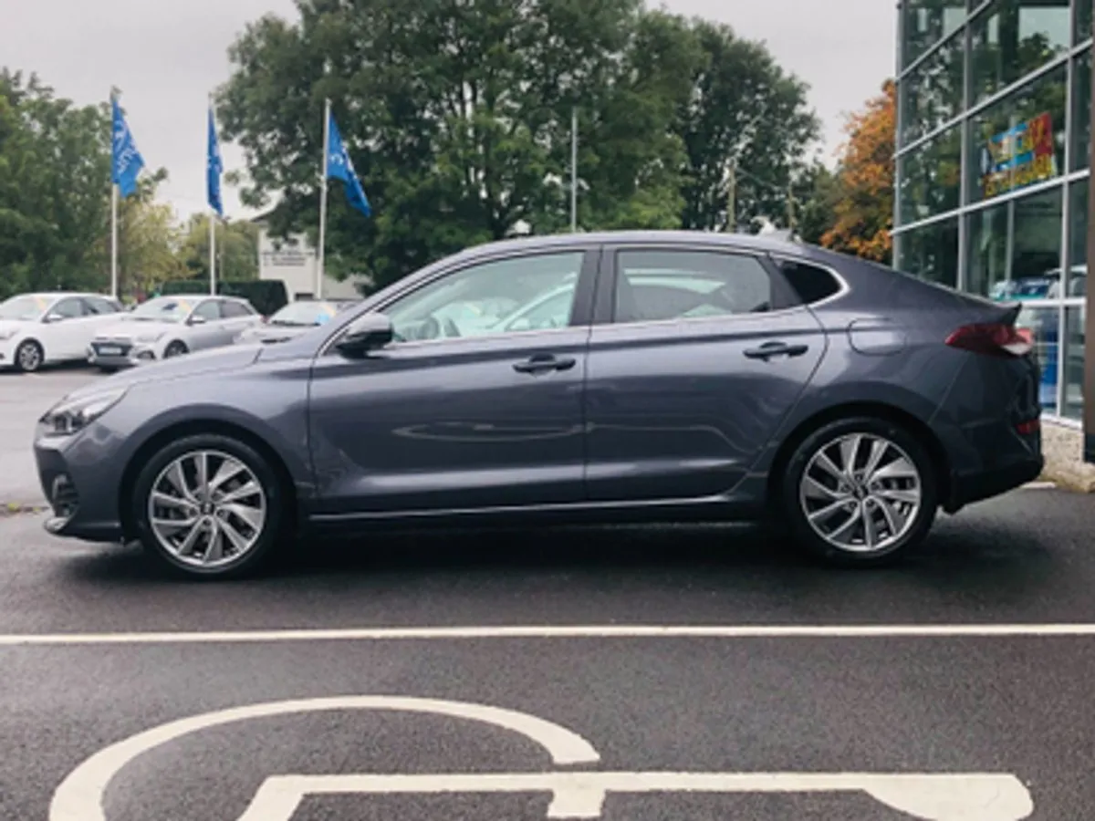 Hyundai i30 Fastback 1.0 Petrol - Image 4