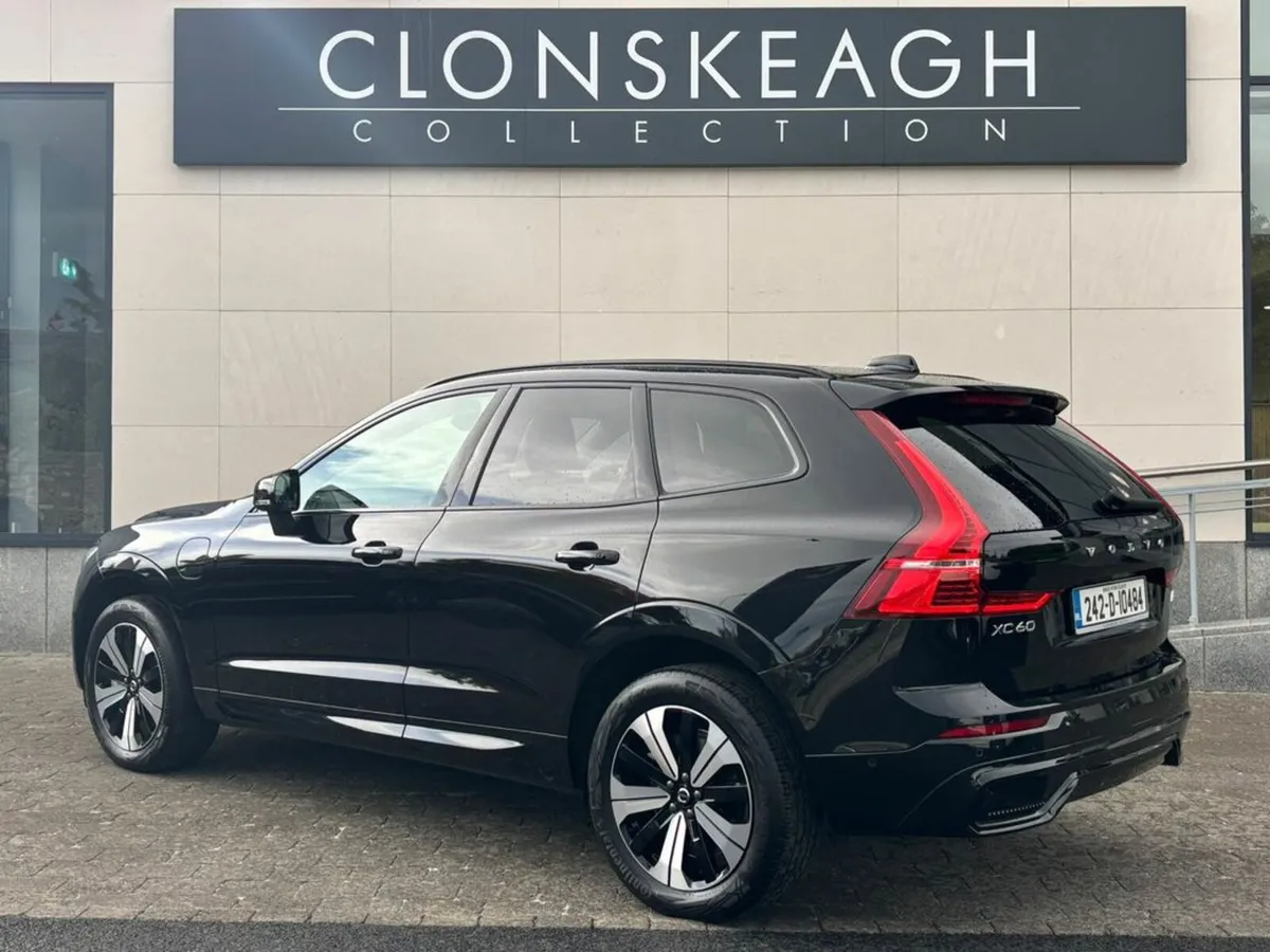 Volvo XC60 T6 RECHARGE PHEV 350HP PLUS DARK, LIGHT - Image 2
