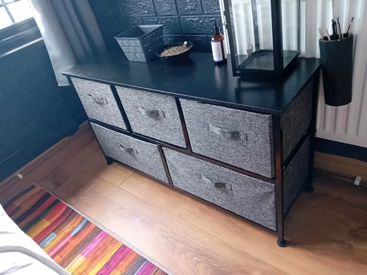 Chest of drawers - Image 1