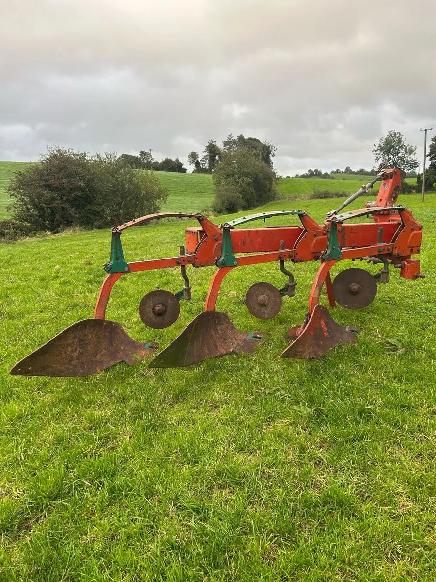 Kverneland 3 score plough - Image 1