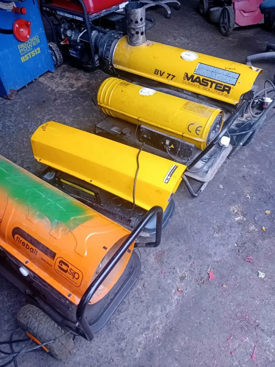 4 x Space Heaters - Image 1