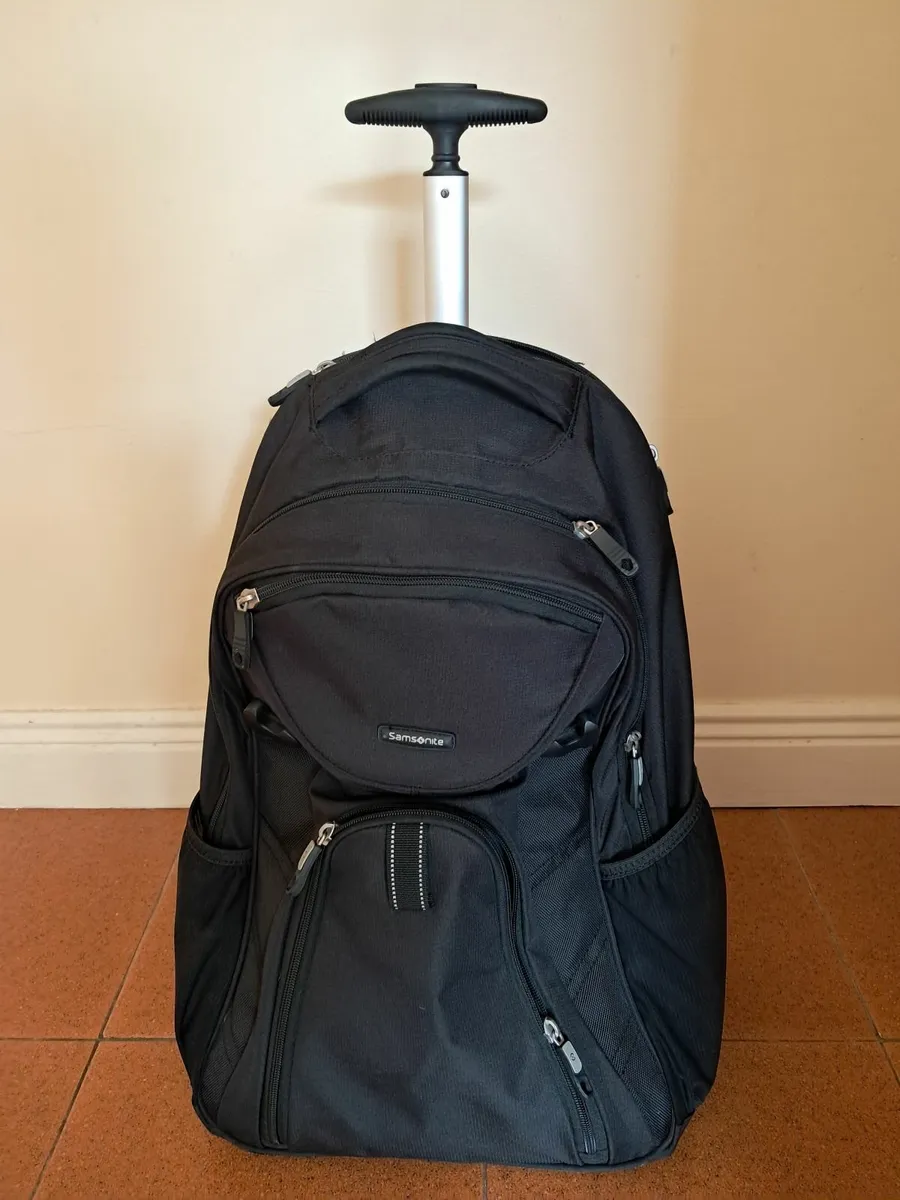 Laptop backpack with wheels - Image 1