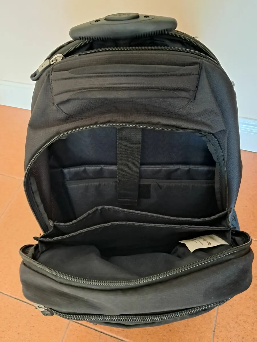 Laptop backpack with wheels - Image 2