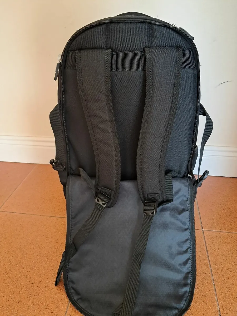 Laptop backpack with wheels - Image 3