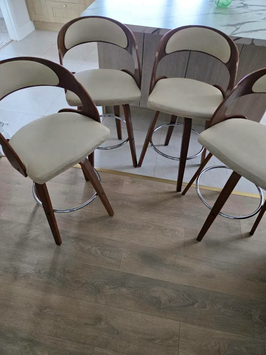 Bar stool