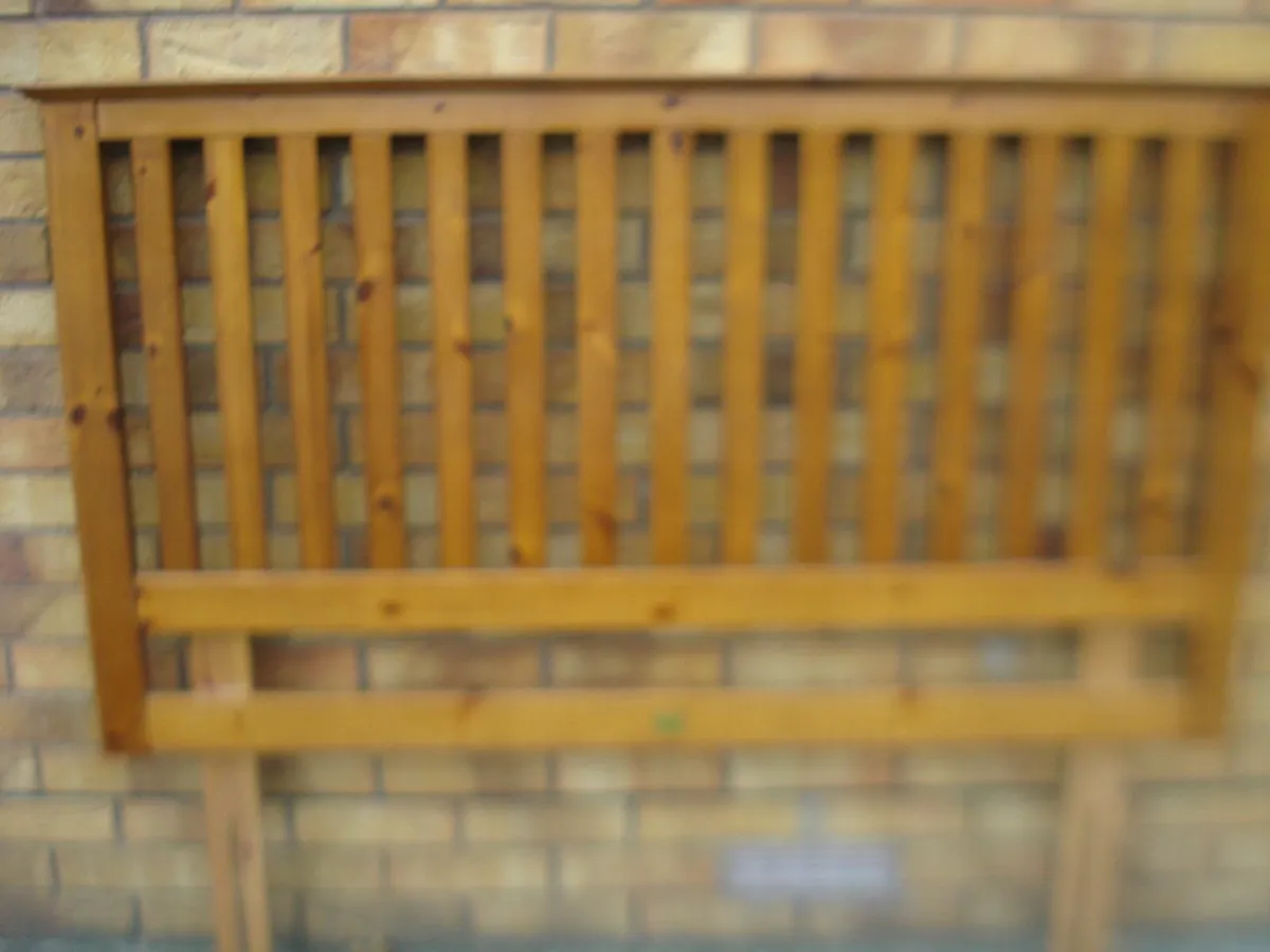 DUCKERS AIRSPRUNG GROUP DOUBLE PINE HEADBOARD. - Image 4