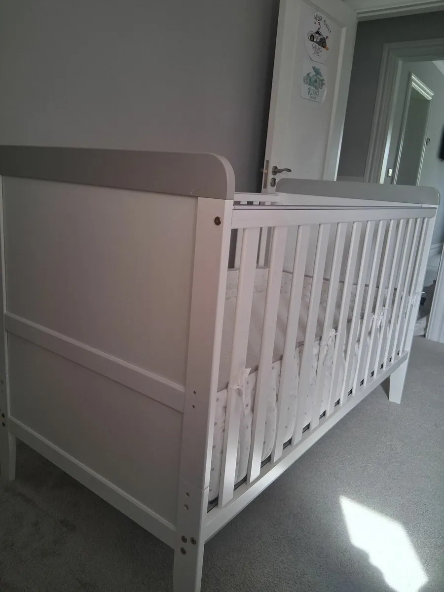 Baby Elegance Haddington Cot Bed with changing uni - Image 3