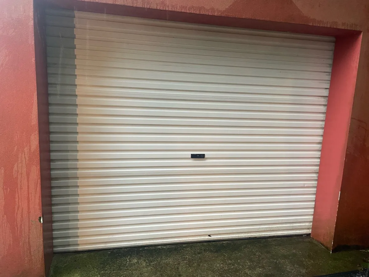 Garage roller door - Image 1