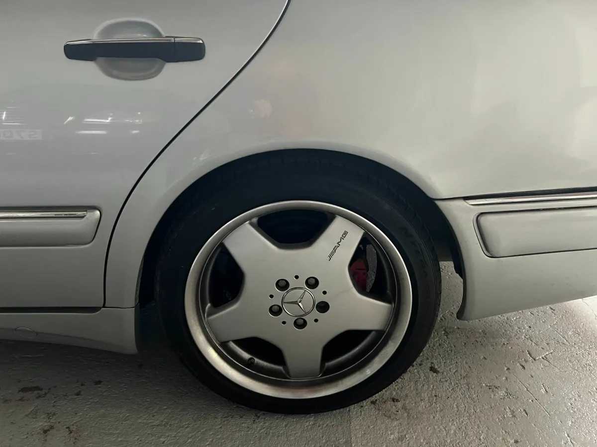 Mercedes E55 Amg 1998 - Image 4